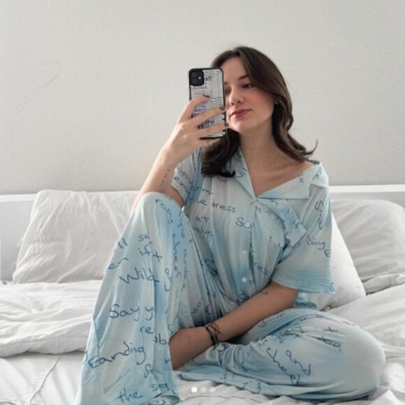 Taylor Swift 1989 Taylor's Version Wildest Dreams Blue Cloud PJ Set - Picture 1 of 8